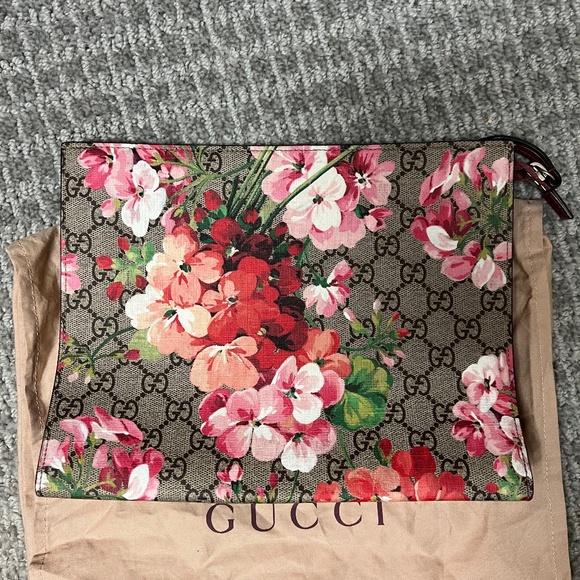 Gucci Supreme Monogram Blooms Large Cosmetic Case - Picture 1 of 6